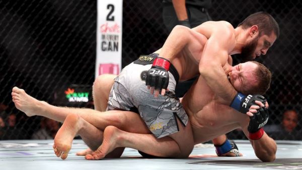 Джек Делла Маддалена мог быть травмирован в бою с Махачевым