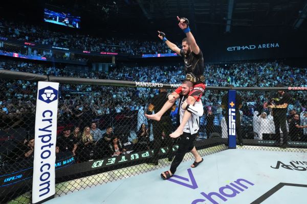 Ислам Махачев, первый титульный бой в UFC, бой с Чарльзом Оливейрой, как Махачев получил титульный бой, Хабиб Нурмагомедов