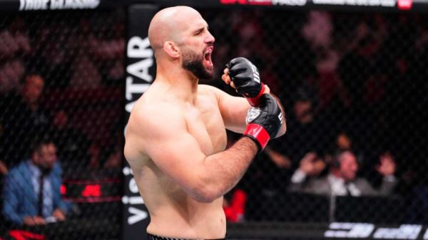 UFC Катар: Волкан Оздемир досрочно победил Алонсо Менифилда