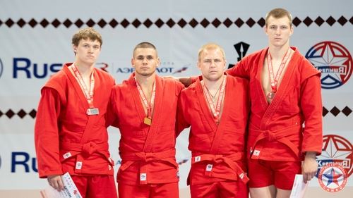 РЕЗУЛЬТАТЫ ПЕРВОГО ДНЯ МЕЖДУНАРОДНОГО ТУРНИРА ПО САМБО СРЕДИ ЮНОШЕЙ И ЮНИОРОВ