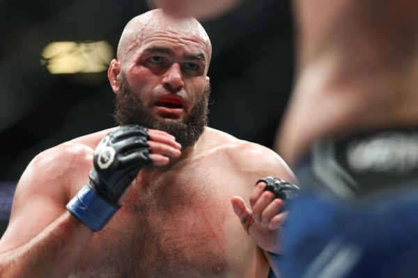 Шамиль Газиев — Вальдо Кортес-Акоста, когда бой, UFC в Катаре, Газиев — Спивак, Кортес-Акоста, тычок в глаз