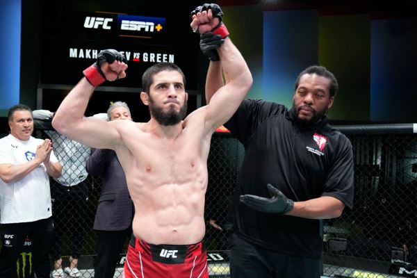 Ислам Махачев, первый титульный бой в UFC, бой с Чарльзом Оливейрой, как Махачев получил титульный бой, Хабиб Нурмагомедов