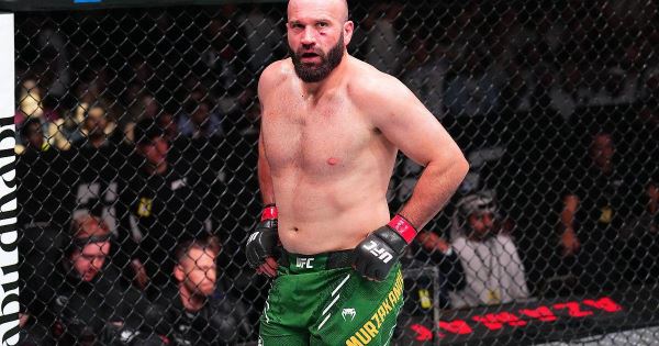 Азамат Мурзаканов рассказал, с кем хочет провести поединок в марте