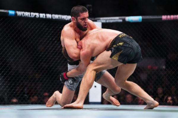 Махачев — Маддалена: разбор боя UFC 322, статистика, почему Ислам победил, тейкдауны, удары