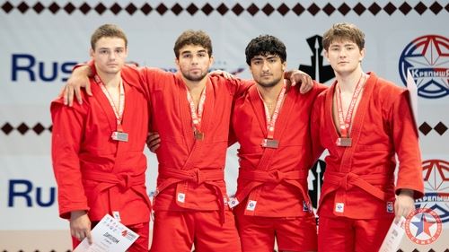 РЕЗУЛЬТАТЫ ПЕРВОГО ДНЯ МЕЖДУНАРОДНОГО ТУРНИРА ПО САМБО СРЕДИ ЮНОШЕЙ И ЮНИОРОВ